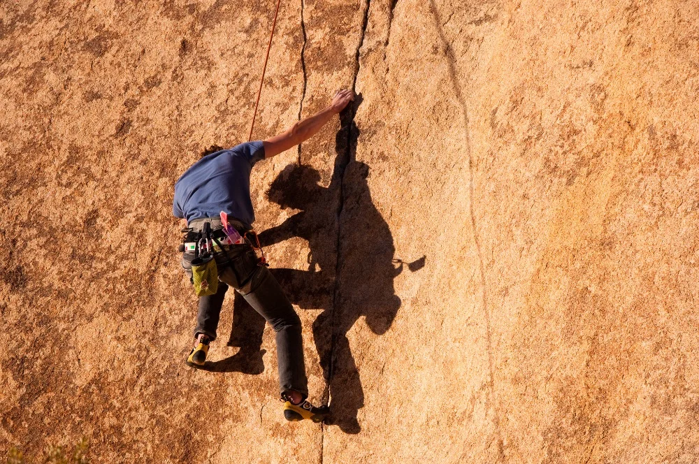 Crack Climbing Techniques: A Comprehensive Overview