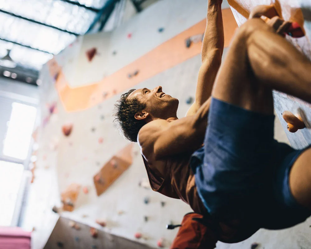 Comparing Bouldering vs Rock Climbing Key Differences & Similarities